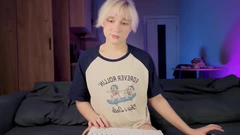 Snapshot of gregory_byyrd chatting on 11/23/25, 07:24 Greg-independent model online show from 11/23/25, 07:24