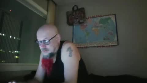 Snapshot of gregrev chatting on 01/01/25, 01:37 gregrev online show from 01/01/25, 01:37