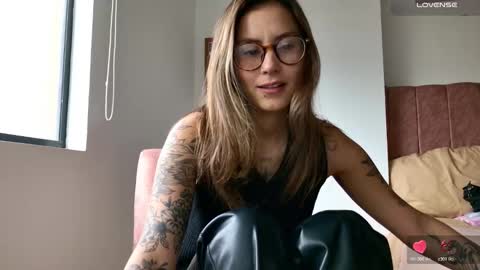 Snapshot of greta_miss chatting on 12/19/25, 08:05 Emmy online show from 12/19/25, 08:05