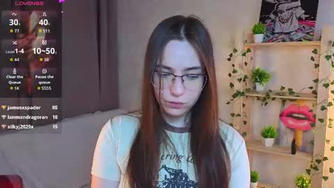 Snapshot of gretalinelle chatting on 06/13/26, 06:28 Cutie Ellie online show from 06/13/26, 06:28