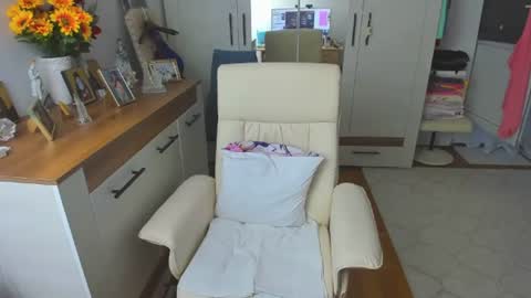 Snapshot of gretamilf chatting on 06/21/26, 05:37 GretaMilf online show from 06/21/26, 05:37