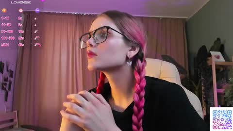 Snapshot of gretchen_mol chatting on 03/17/26, 07:33 gretchen_mol online show from 03/17/26, 07:33