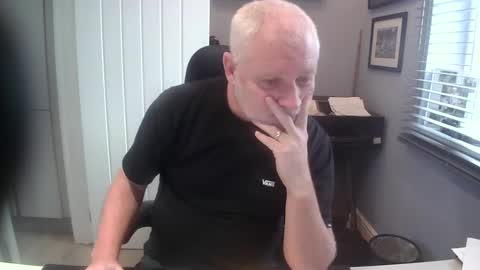 Snapshot of greyfox_6000 chatting on 01/28/25, 12:32 greyfox_6000 online show from 01/28/25, 12:32