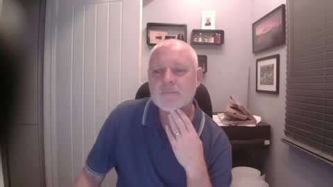 Snapshot of greyfox_6000 chatting on 02/16/25, 08:33 greyfox_6000 online show from 02/16/25, 08:33