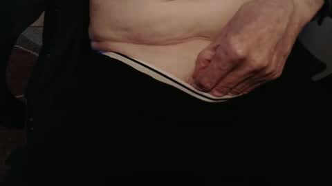 Snapshot of griz01 chatting on 12/26/24, 02:27 griz01 online show from 12/26/24, 02:27