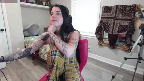 Snapshot of grumpytwo chatting on 04/18/26, 10:21 grumpytwo online show from 04/18/26, 10:21