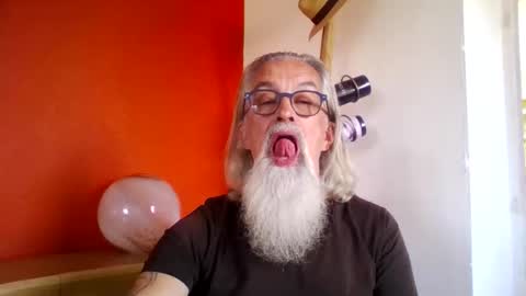 Grybear online show from 10/04/25, 09:40