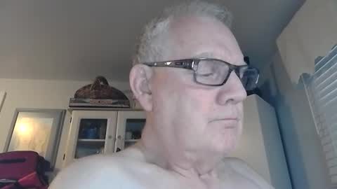 Snapshot of gspotlover1 chatting on 10/28/25, 12:52 Horny Daddy online show from 10/28/25, 12:52