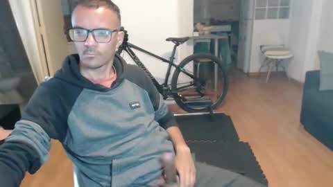 Snapshot of guachin_new chatting on 11/23/25, 04:23 guachin_new online show from 11/23/25, 04:23