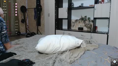 Snapshot of guantanamera_ chatting on 02/15/25, 05:39 Eva online show from 02/15/25, 05:39