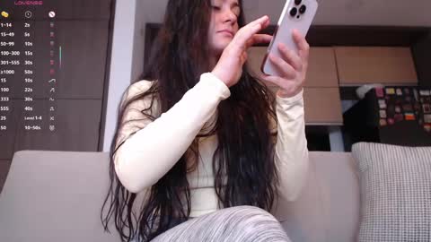 Snapshot of guccipussy1 chatting on 05/25/26, 06:36 Elena online show from 05/25/26, 06:36