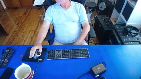 guesswhatigot2 online show from 01/16/25, 06:25