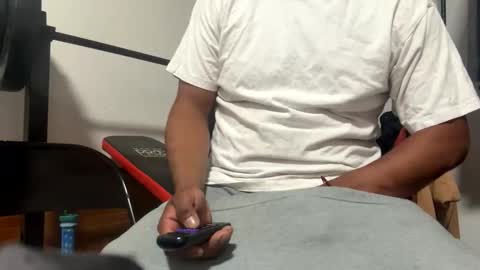 Snapshot of guesswhosback13 chatting on 04/19/26, 01:43 guesswhosback13 online show from 04/19/26, 01:43