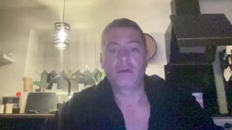 Snapshot of guil0 chatting on 09/20/25, 07:31 guil0 online show from 09/20/25, 07:31
