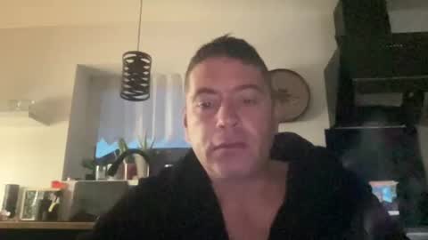 Snapshot of guil0 chatting on 10/02/25, 09:16 guil0 online show from 10/02/25, 09:16