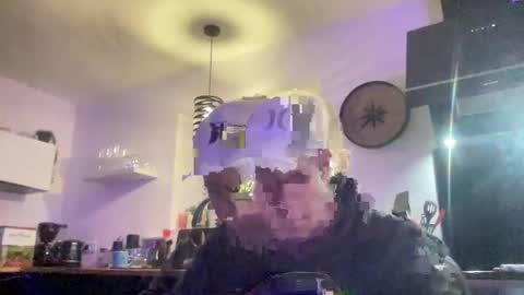 Snapshot of guil0 chatting on 11/07/25, 10:43 guil0 online show from 11/07/25, 10:43
