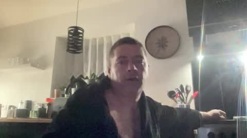 Snapshot of guil0 chatting on 11/09/25, 08:34 guil0 online show from 11/09/25, 08:34