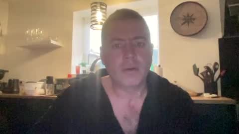Snapshot of guil0 chatting on 11/10/25, 10:47 guil0 online show from 11/10/25, 10:47