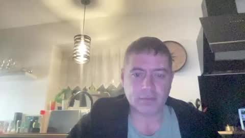 Snapshot of guil0 chatting on 11/11/25, 09:53 guil0 online show from 11/11/25, 09:53