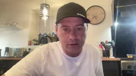 Snapshot of guil0 chatting on 01/11/26, 08:36 guil0 online show from 01/11/26, 08:36