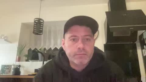 Snapshot of guil0 chatting on 02/01/26, 12:20 guil0 online show from 02/01/26, 12:20