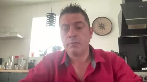 Snapshot of guil0 chatting on 02/14/26, 07:54 guil0 online show from 02/14/26, 07:54