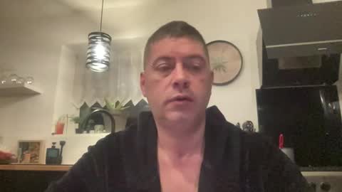 Snapshot of guil0 chatting on 02/28/26, 08:04 guil0 online show from 02/28/26, 08:04