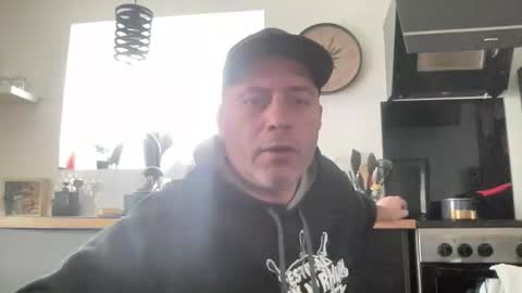 Snapshot of guil0 chatting on 03/01/26, 05:04 guil0 online show from 03/01/26, 05:04