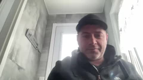 Snapshot of guil0 chatting on 03/24/26, 10:20 guil0 online show from 03/24/26, 10:20