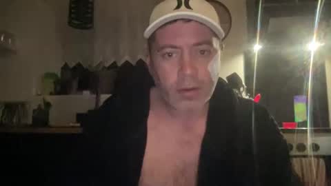 Snapshot of guil0 chatting on 04/18/26, 07:23 guil0 online show from 04/18/26, 07:23