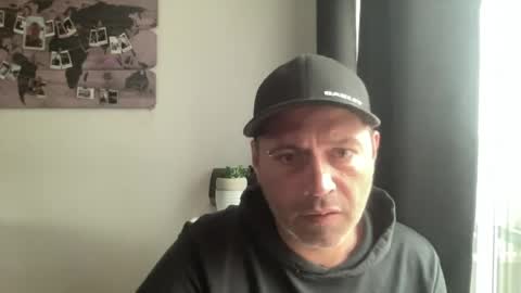 Snapshot of guil0 chatting on 07/15/26, 07:19 guil0 online show from 07/15/26, 07:19