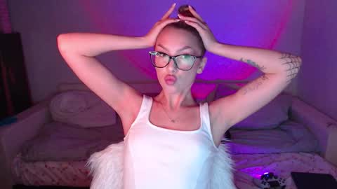 Snapshot of guilty_pleasureee chatting on 11/03/25, 09:48 Marta online show from 11/03/25, 09:48