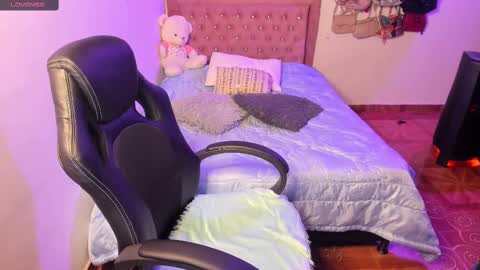 Hello Im Julieta Im 25 years old welcome to my room have fun and be happy. online show from 03/03/25, 02:47