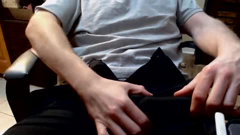 Snapshot of guitarguru420 chatting on 02/25/25, 11:22 newbies online show from 02/25/25, 11:22