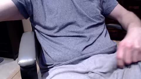 Snapshot of guitarguru420 chatting on 03/12/25, 02:12 newbies online show from 03/12/25, 02:12