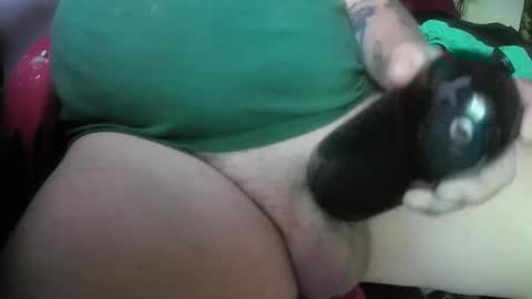 Snapshot of guitarmam7734 chatting on 10/01/25, 02:23 tommy online show from 10/01/25, 02:23