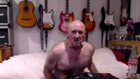 Snapshot of guitarsexgod chatting on 01/22/25, 05:59 Mario online show from 01/22/25, 05:59