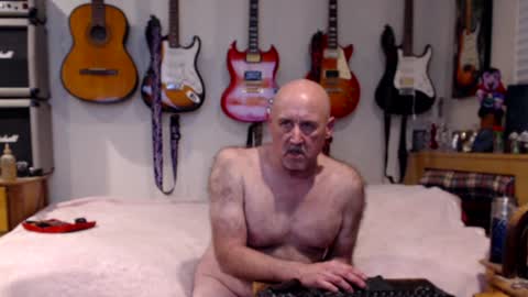 Snapshot of guitarsexgod chatting on 01/23/25, 07:22 Mario online show from 01/23/25, 07:22