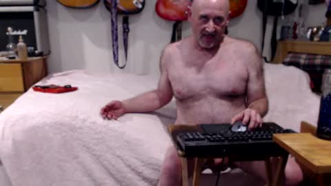 Snapshot of guitarsexgod chatting on 01/23/25, 01:35 Mario online show from 01/23/25, 01:35