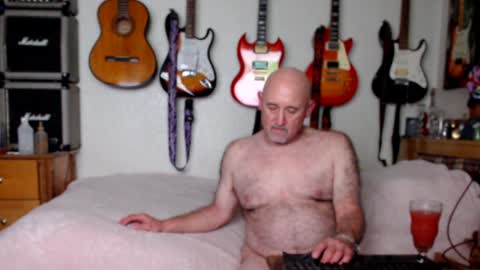 Snapshot of guitarsexgod chatting on 01/25/25, 10:51 Mario online show from 01/25/25, 10:51