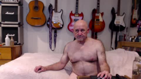 Snapshot of guitarsexgod chatting on 01/26/25, 12:33 Mario online show from 01/26/25, 12:33