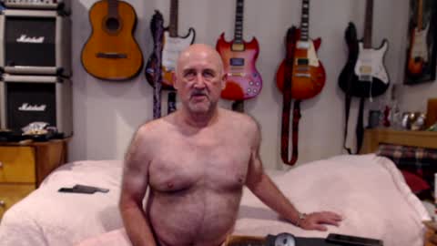 Snapshot of guitarsexgod chatting on 01/28/25, 08:04 Mario online show from 01/28/25, 08:04