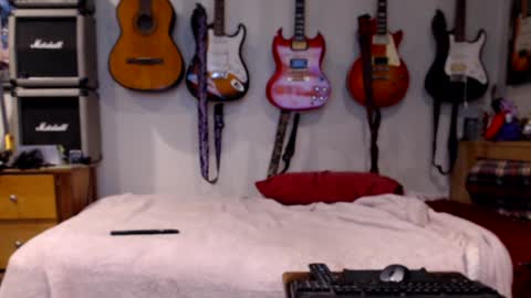 Snapshot of guitarsexgod chatting on 02/07/25, 10:29 Mario online show from 02/07/25, 10:29