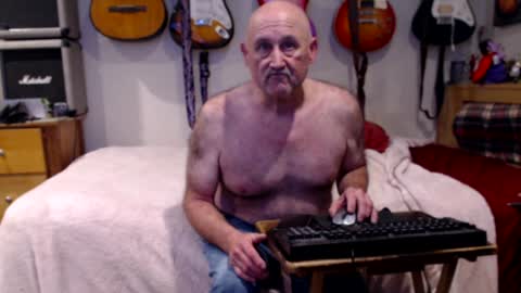 Snapshot of guitarsexgod chatting on 02/07/25, 04:35 Mario online show from 02/07/25, 04:35