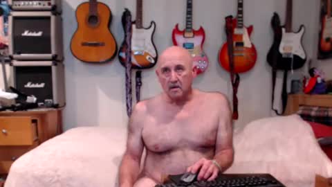 Snapshot of guitarsexgod chatting on 02/12/25, 08:40 Mario online show from 02/12/25, 08:40