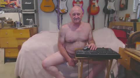 Snapshot of guitarsexgod chatting on 03/04/25, 03:04 Mario online show from 03/04/25, 03:04