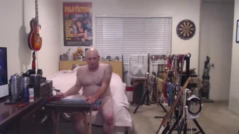 Snapshot of guitarsexgod chatting on 10/29/25, 07:43 Mario online show from 10/29/25, 07:43