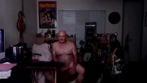 Snapshot of guitarsexgod chatting on 10/31/25, 09:21 Mario online show from 10/31/25, 09:21