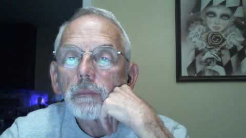 Snapshot of gulfcoast1952 chatting on 12/04/24, 01:09 Roy online show from 12/04/24, 01:09