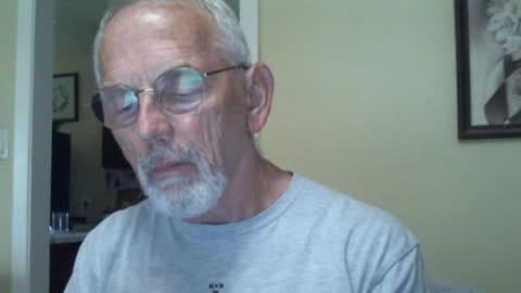Snapshot of gulfcoast1952 chatting on 12/14/24, 01:49 Roy online show from 12/14/24, 01:49